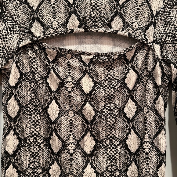 Women’s Shirt - Picture 2 of 2